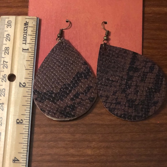 Faux leather/leather earrings. Handmade earrings. - Picture 15 of 16